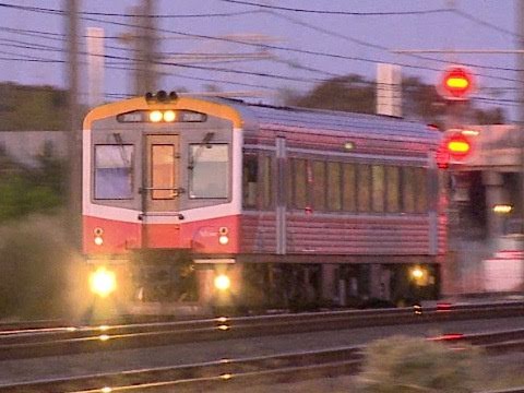 Vline "Sprinter" railcar heads towards Melbourne - Australian Trains