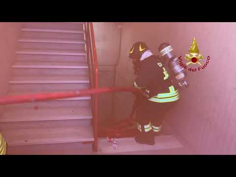 PADOVA - SALITA AL CASTELLO DI MANOVRA E ATTACCO ALL'INCENDIO