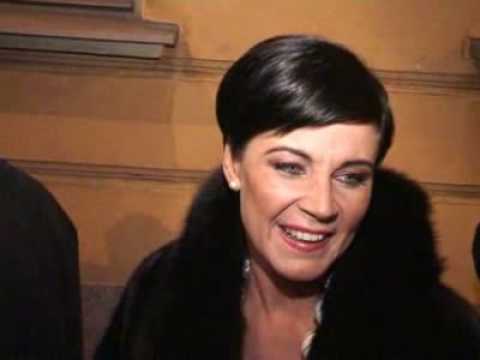 Marja Tiura kiukutteli Linnan juhlissa