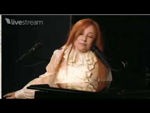 Tori Amos - Electric Lady Holyday Concert - Bells for Her