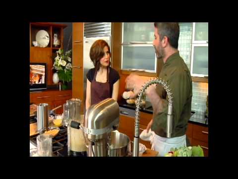 Michael Solmonov makes Hummus