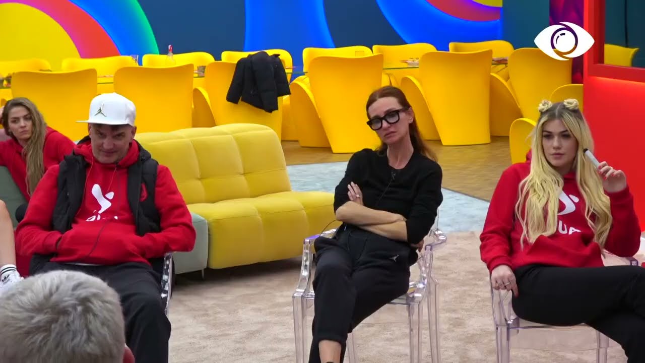 Mungesa e meritokracisë, pagat, vendet e lira! Diskutimi për punën e të rinjve në vend