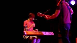 Kings of convenience The girl from back then (live@nalen)