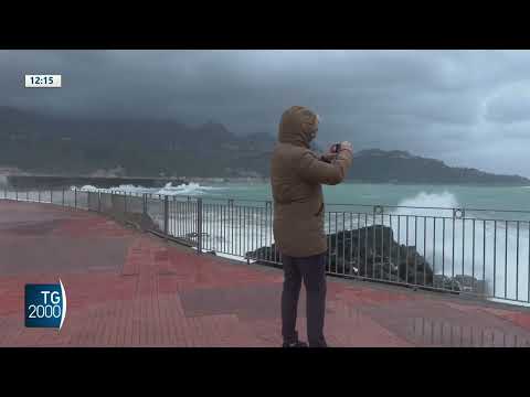 Severe weather: Cyclone Harry lashes southern Italy with 120 km/h winds.