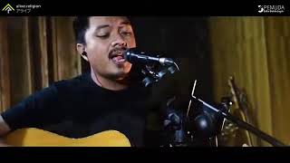 Download lagu 3 pemuda berbahaya - seberkas sinar (cover) nike ardila mp3 Download lagu 3 pemuda berbahaya - seberkas sinar (cover) nike ardila mp3