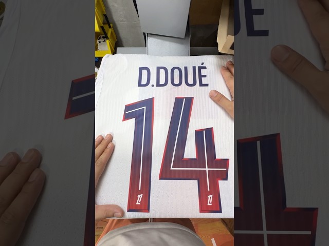 Vídeo relacionado con Paris Saint-Germain - Cartera de la colección oficial del equipo de fútbol Paris Saint-Germain