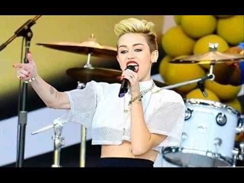 Miley Cyrus belts a G#5 live
