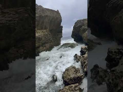 Do you know this hidden cave🌊 beach in vizag🦞🐠🦀| guess the answer and comment down|#beach🏄🏄🏖️🌊🌊