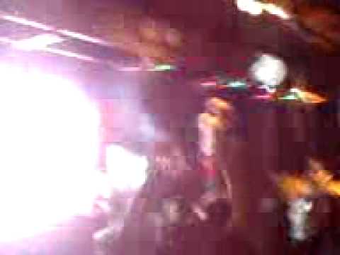 dj luck mc neat smashin it at santapod 2010 usc