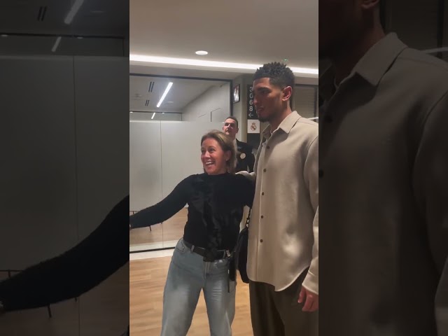 Vídeo relacionado con Win FC Foto enmarcada de Jude Bellingham A4, firma digital reproducida, regalo para los fanáticos del Real Madrid