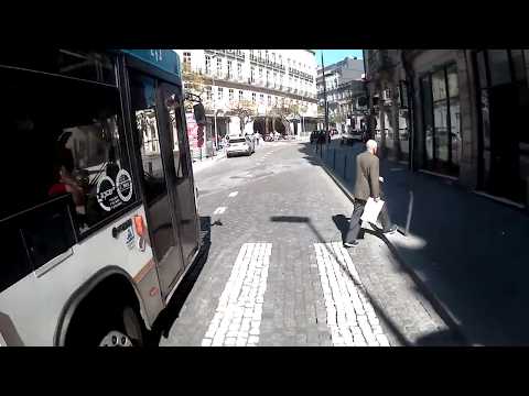 Autocarro STCP vira contra mim