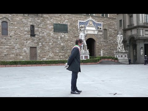 Firenze, il sindaco Nardella al minuto di silenzio per le vittime del coronavirus