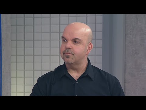 Johnathan Walton exposes the tactics of con artists in "Anatomy of a Con Artist"