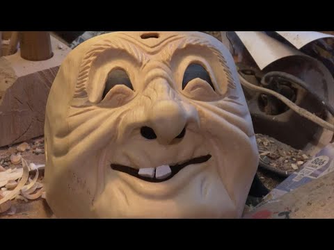 „Fetzen Masken“: Ebenseer schnitzt Holzgesichter