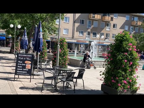 Stockholm Walks: 1950’s suburb Bagarmossen Centrum enjoying a new era in the sun