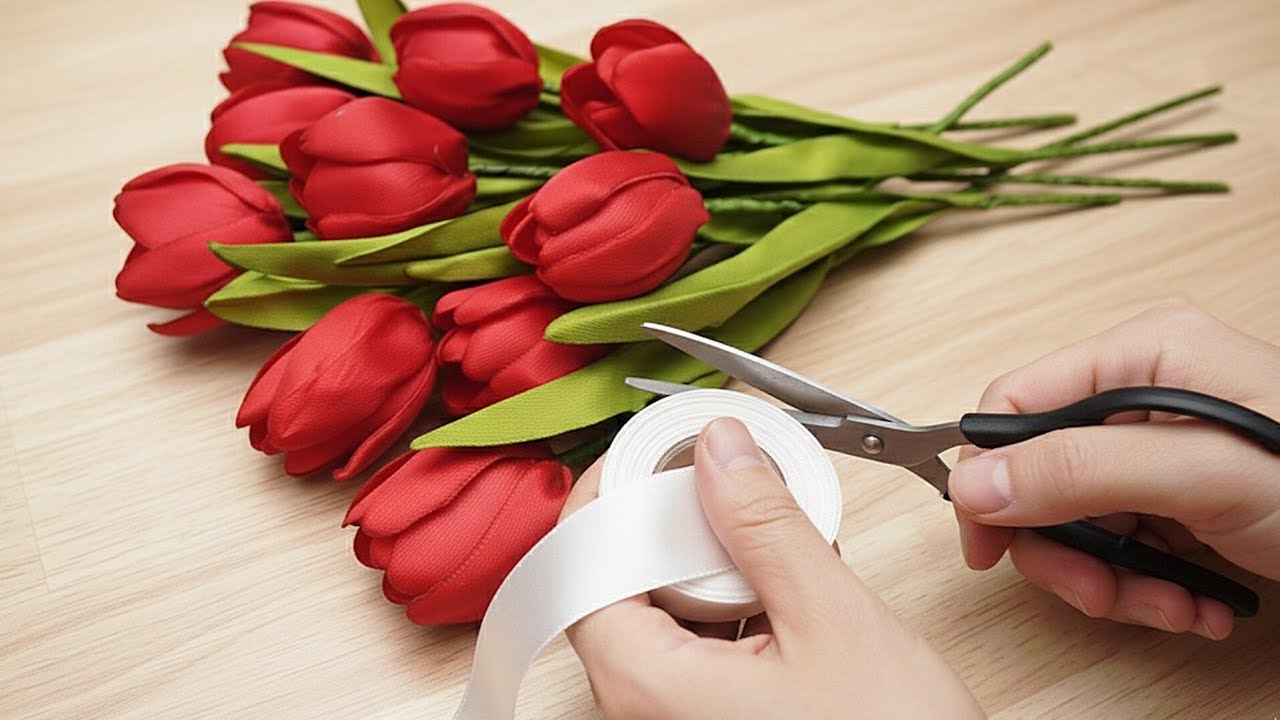 You must try! It's easy to make beautifull tulips with satin ribon/DIY/step by step tutorial