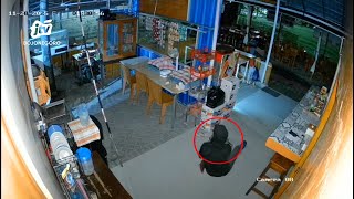 Download lagu Terekam CCTV, Pria Berpakaian Ala Ninja Membobol Cafe di Tuban mp3