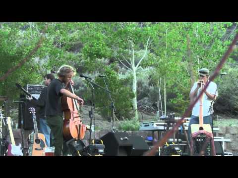 Didgeriodoo and Cello / Old Coyote Moon @ the mobil 6-9-2011 HD