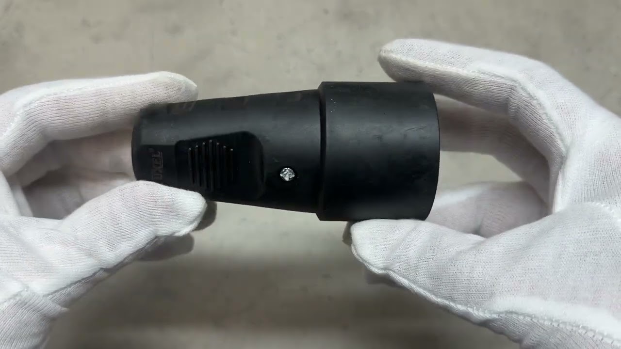 Разъем штепсельный LUXEL 1127 с заземлением черный