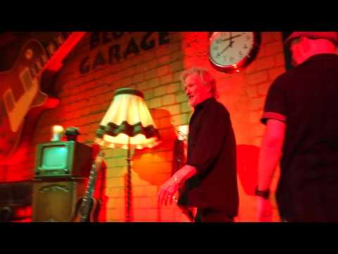 Kris Kristofferson....eine Legende betritt die Bühne.