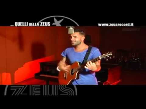 Rosario Miraggio  - Dint'o vico -  QUELLI DELLA ZEUS 2012 Official Video