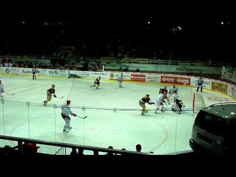Play Off Třinec-Litvínov 6.3.11-4.MOV