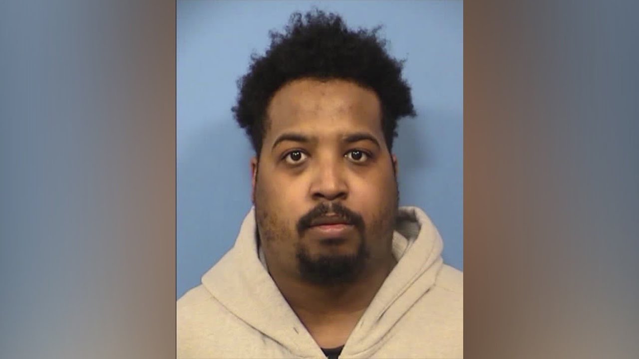 Video thumbnail for Oak Brook Mall shooter during 2021 holiday season sentenced to 18 years