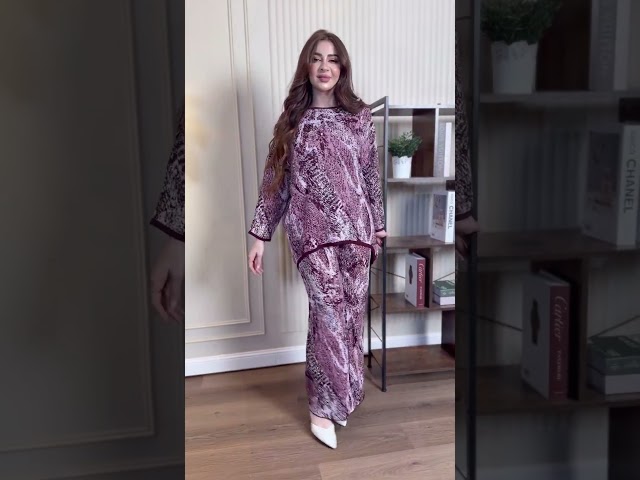 طقم شتوي قطعتين واسع بنقشة عصرية وتصميم مريح