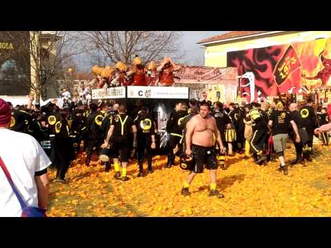 L'Armata del Generale e Pantera aranceri - Carnevale Ivrea 2017
