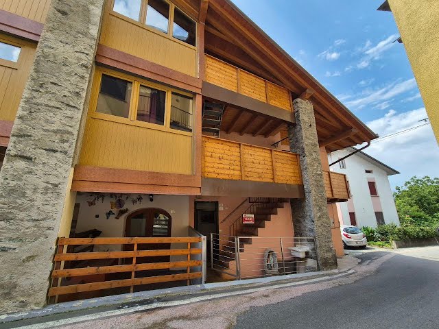 BASSA VALTELLINA, CASA SEMINDIPENDENTE CON VISTA PANORAMICA