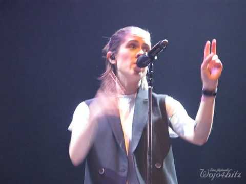 16/26 Tegan & Sara - You're Dying to Make Vocal Noises @ TCU Place, Saskatoon, SK 9/09/16