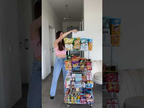 In America everyone does it🥰 I think it's a nice gesture❤️ #mailcarrier #snacks #orga