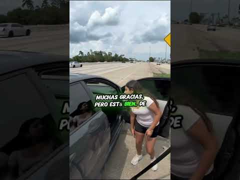 Ayudando familia, llanta ponchada llegamos al instante y pudimos hacerlo rápido #carro #llanta #help
