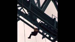 preview picture of video 'The Lauren Currie Twilight Foundation Abseil part 1'