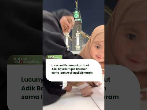 Lucunya! Potret Bayi Berhijab Bermain dengan Sang Ibu di Masjidil Haram