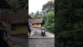 Download lagu taraje ngahalangan jalan #tipeketawa #funny #shortsviral #comedy mp3 Download lagu taraje ngahalangan jalan #tipeketawa #funny #shortsviral #comedy mp3