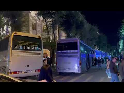 Ոստիկանությունը ավտոբուսներով փակել է կառավարության շենքը