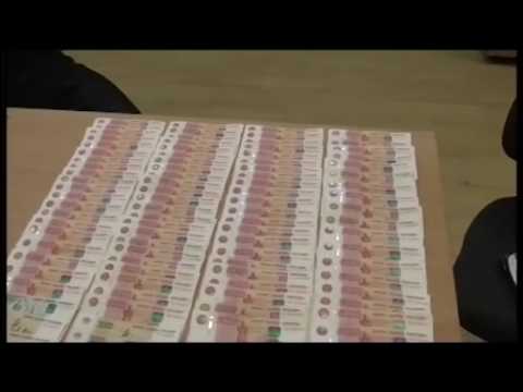 На таможне задержали мужчин с крупными суммами денег