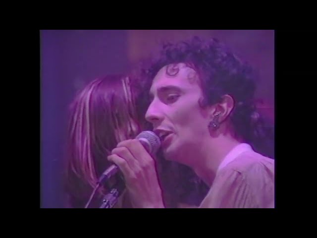 Fito Páez - Bailando Hasta Que Se Vaya La Noche (Official video)