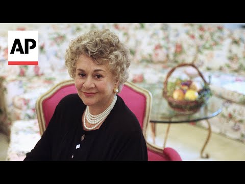 Joan Plowright, Actress and Widow of Laurence Olivier, Dead at 95
