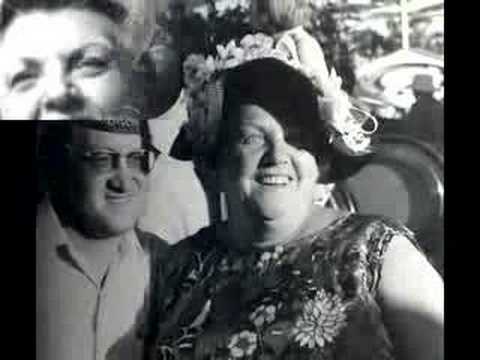 download lagu mp3 mp4 Tante Leen Diep In Mijn Hart, download lagu Tante Leen Diep In Mijn Hart gratis, unduh video klip Tante Leen Diep In Mijn Hart