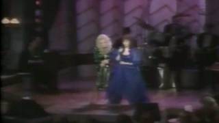 DOLLY PARTON & LORETTA LYNN- SING A MEDLEY OF LORETTA'S HITS