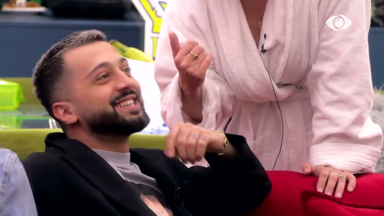 “Shihe si e shtrembëron zërin…”/ Rozana debaton me Gertën, ndërhyn Gjesti: Jam super e vërtetë…