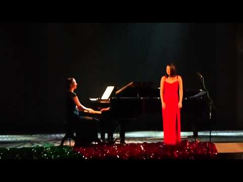 Dainuoja Eglė Mačiulytė