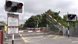 preview picture of video 'Level Crossing - Blakestown - 29000 Class Commuter Train'