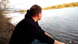 Красная рыбы ловля на реке дон