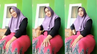 Download lagu Beautiful, sweet, and naturally sexy hijab mother, as usual, live, sitting relaxed mp3 Download lagu Beautiful, sweet, and naturally sexy hijab mother, as usual, live, sitting relaxed mp3