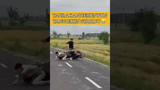 Download lagu TABRAKAN BERUNTUN BIKIN SYAHDU #viral #shorts #lucu mp3