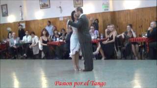 CRISTINA SOSA y DANIEL NACCUCHIO bailando la milonga JULIAN CENTEYA en la MILONGA LA BALDOSA