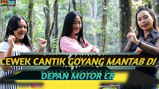 Download lagu Cewek cantik goyang mantab di depan motor cb mp3 Download lagu Cewek cantik goyang mantab di depan motor cb mp3